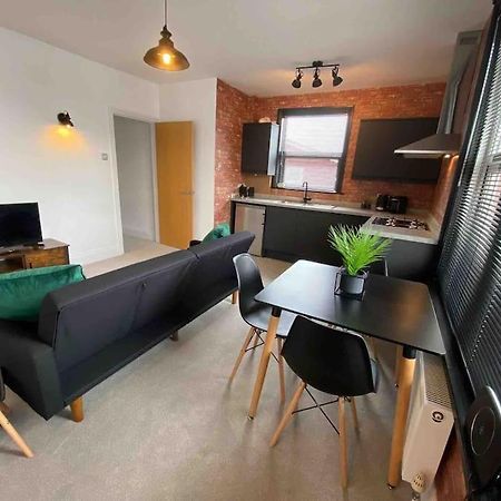 1 Bed Flat With Parking Near Town Centre Lejlighed Emsworth Eksteriør billede
