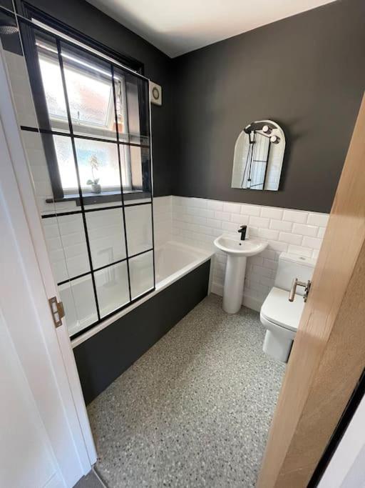 1 Bed Flat With Parking Near Town Centre Lejlighed Emsworth Eksteriør billede