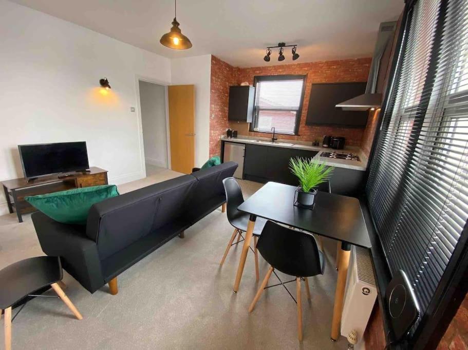 1 Bed Flat With Parking Near Town Centre Lejlighed Emsworth Eksteriør billede