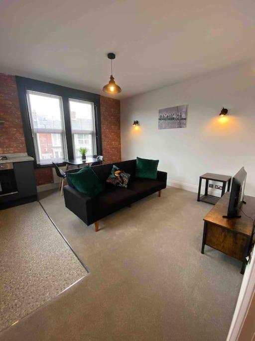 1 Bed Flat With Parking Near Town Centre Lejlighed Emsworth Eksteriør billede