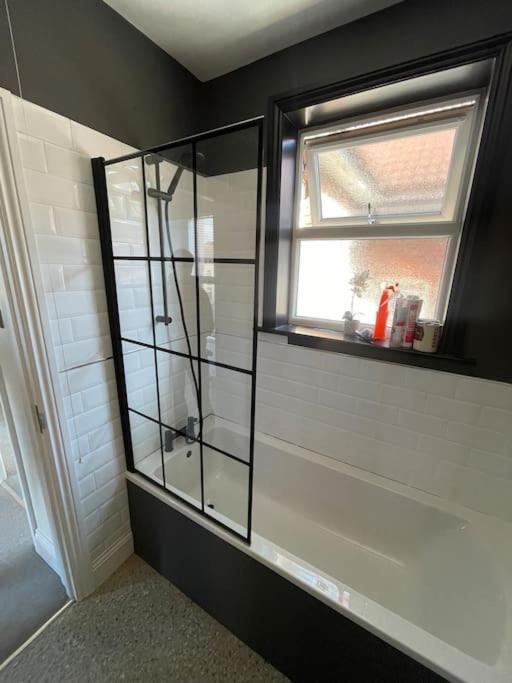 1 Bed Flat With Parking Near Town Centre Lejlighed Emsworth Eksteriør billede